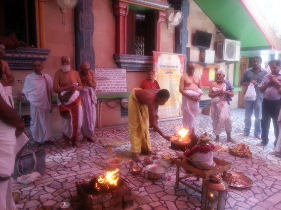 Havan at delhi Ganesh Mandir